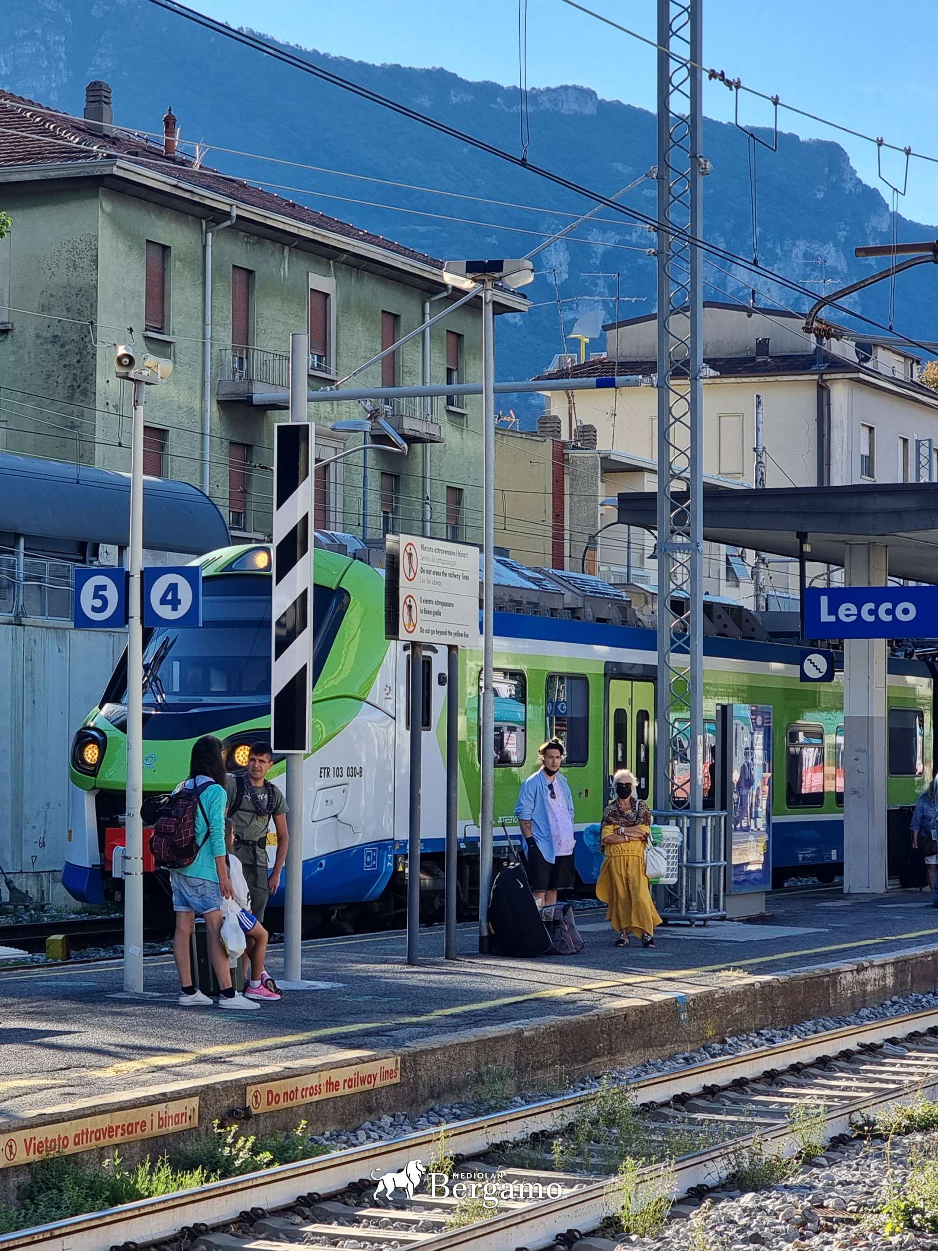 Pociąg na stacji w Lecco