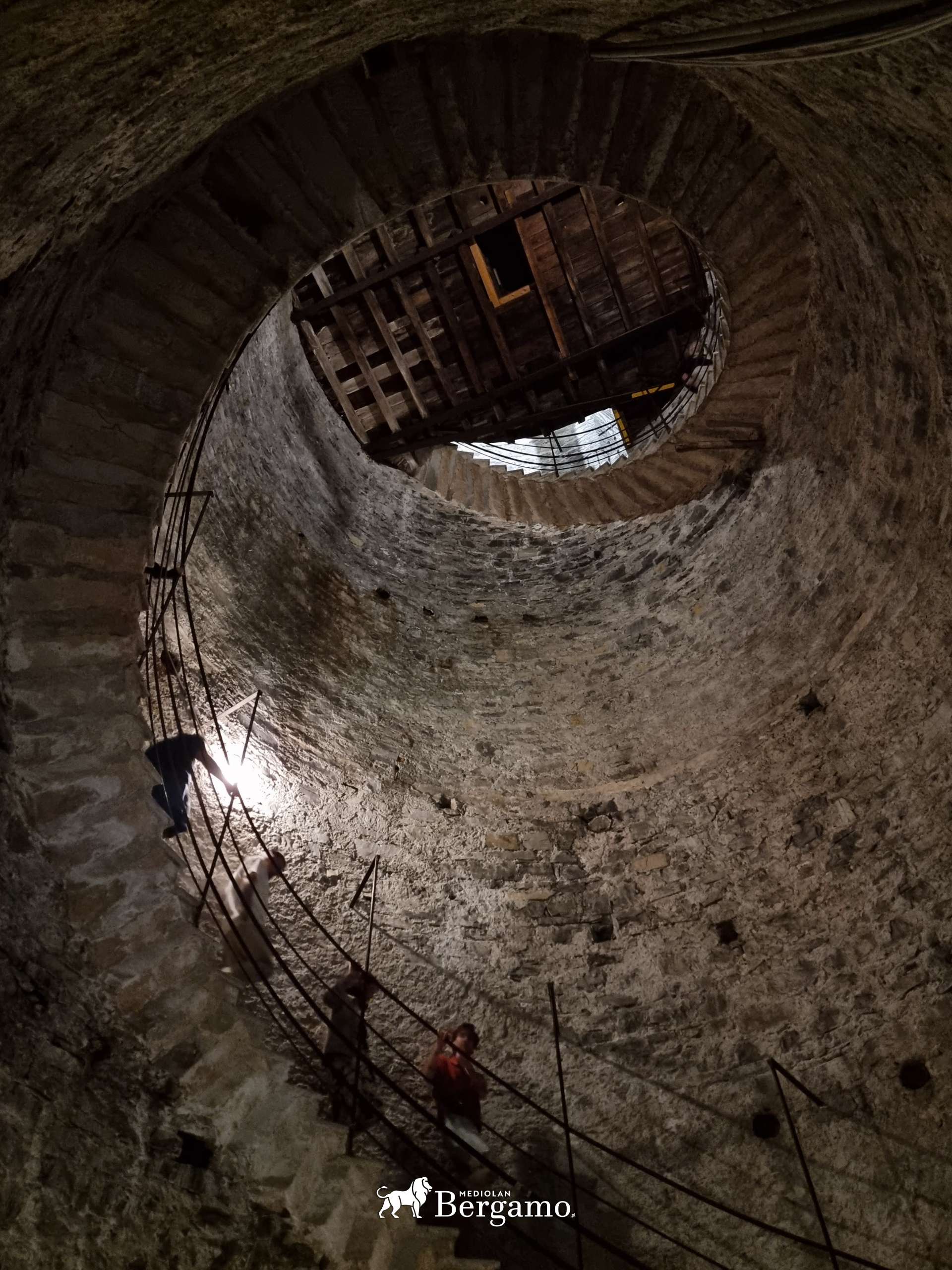 Wnętrze dzwonnicy w Lecco