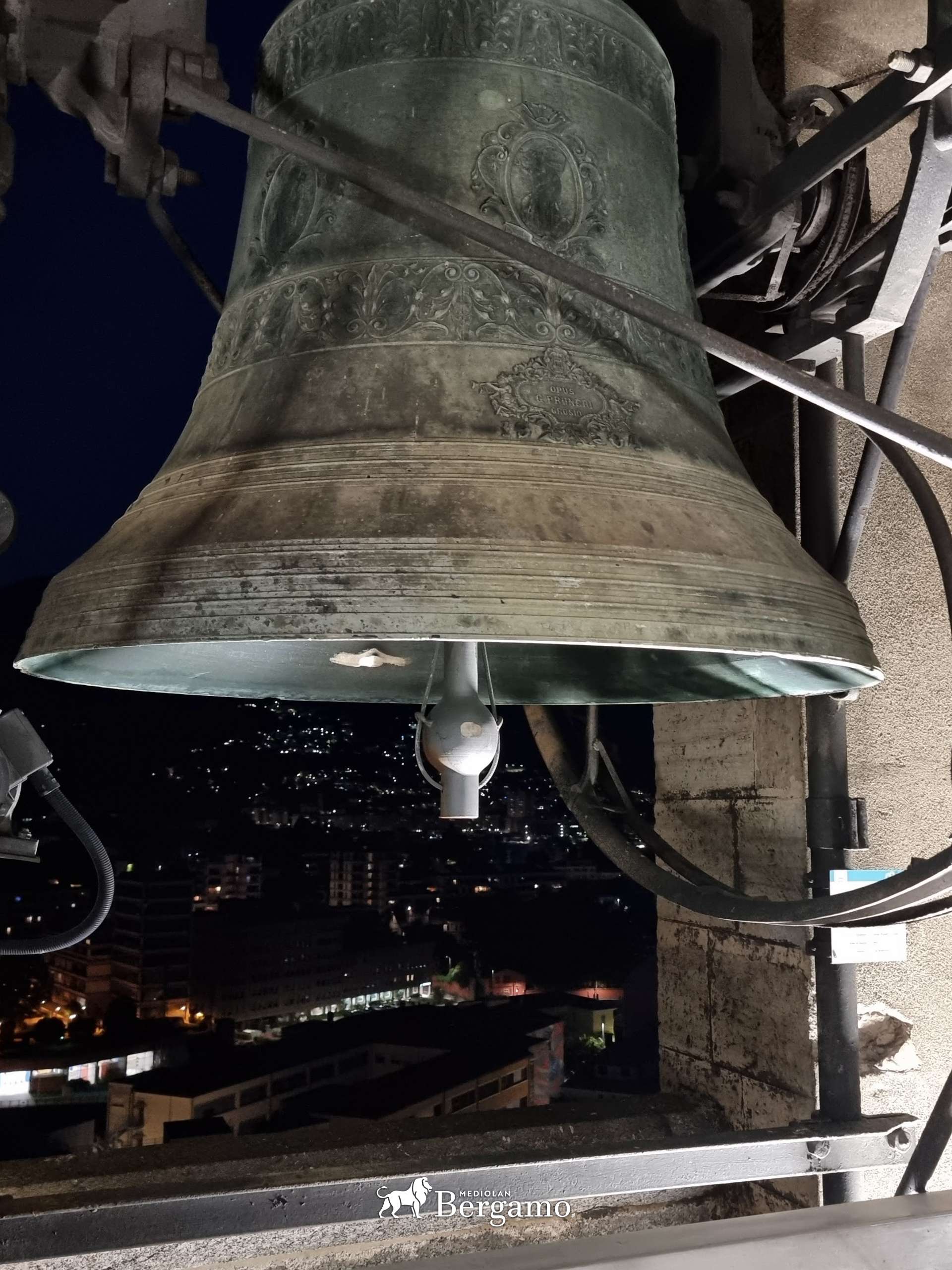 Dzwony na dzwonnicy w Lecco