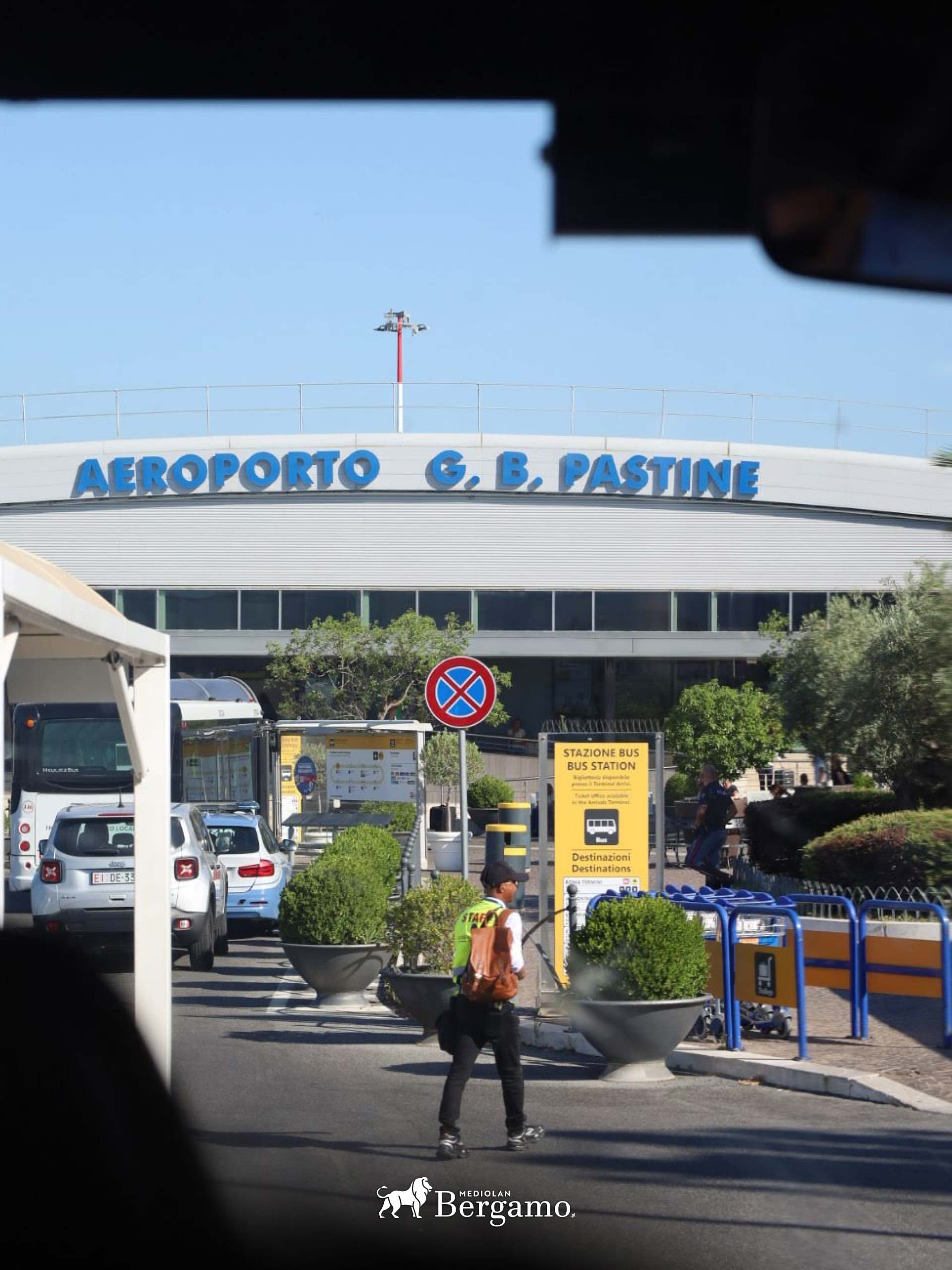 Wyjazd z lotniska w Rzymie rano