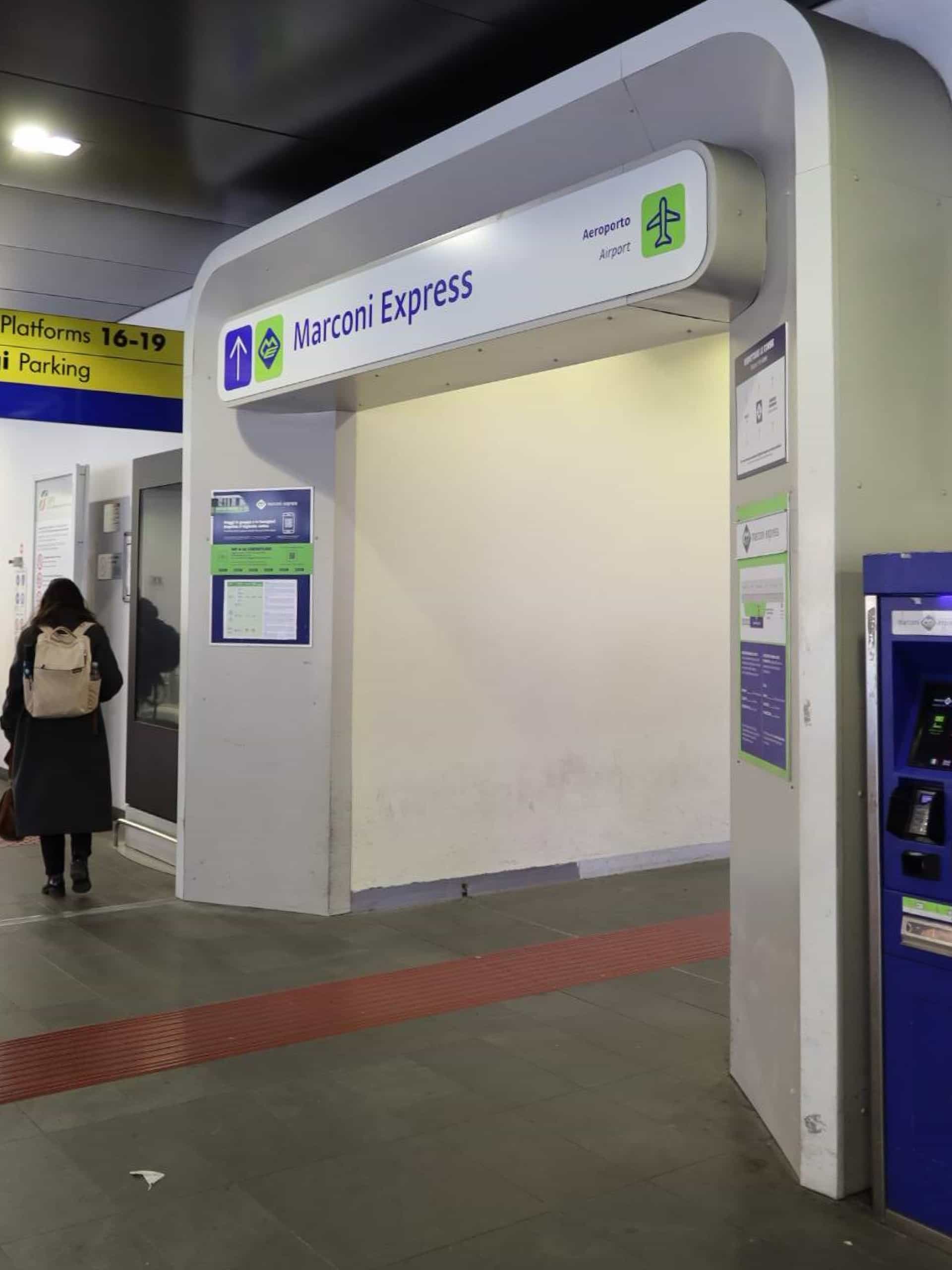 Wejście do Marconi Express na Stazione Centrale w Bolonii